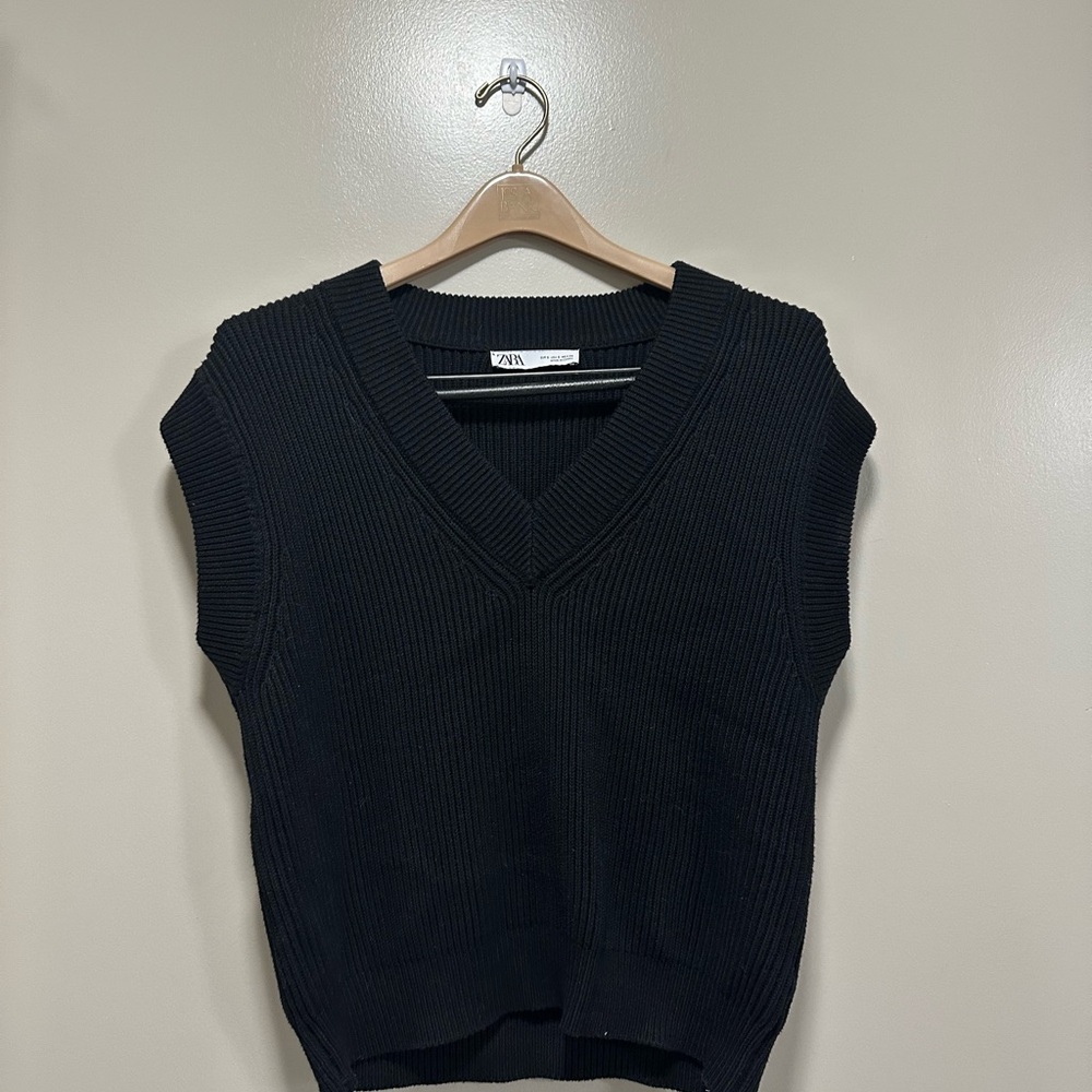 Zara Black Knit Sleeveless Sweater